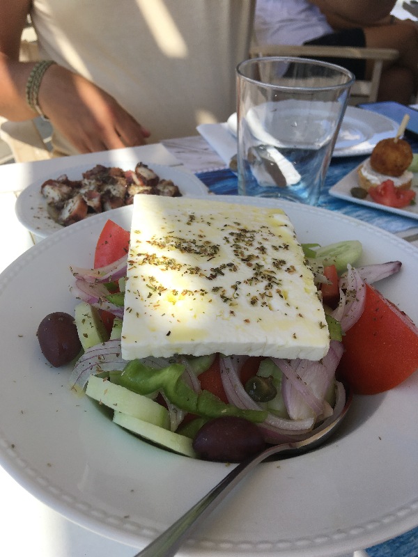 Таверна на острове Андрос, греческий салат