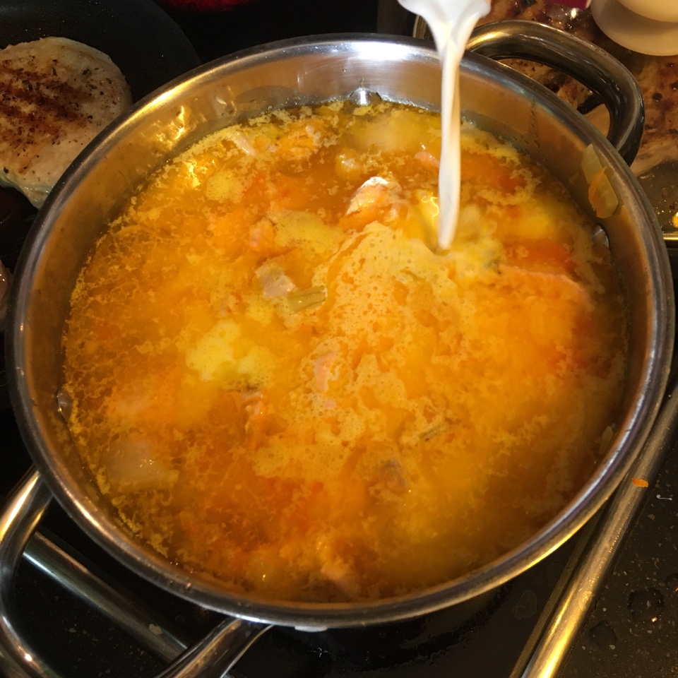 Финский суп Лохикейто с форелью и сливками