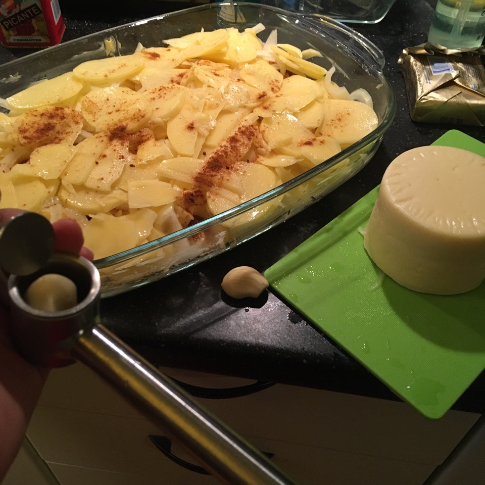 Пикантный картофельный гратен по-французски